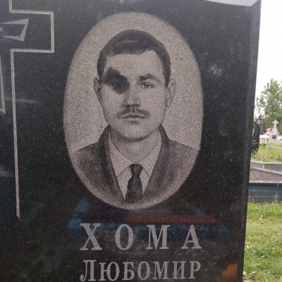Нічого святого: на Тернопільщині вандали осквернили могили двох братів (фото)