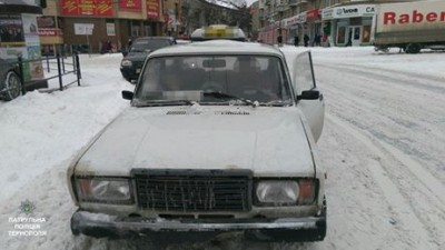 У Тернополі водій возив номерний знак авто у багажнику