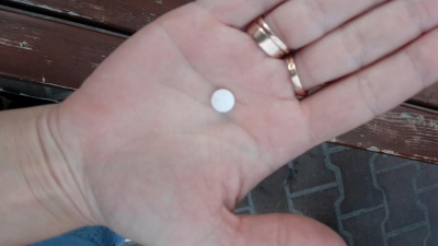 На дитячому майданчику у Тернополі розкинули підозрілі таблетки (фотофакт)