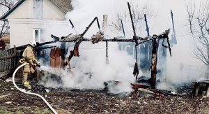 На Тернопільщині вщент згоріла господарська будівля