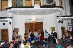 У Зарваниці на Тернопільщині провели фестиваль колядок та вертепів (фото)