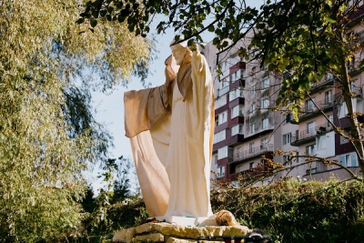 У Тернополі освятили скульптуру «Вознесіння Господнє»
