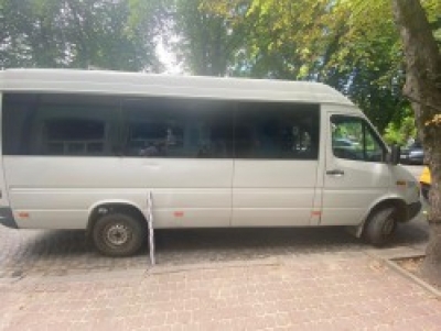 У Тернополі бус протаранив пасажирський автобус. Постраждала 17-річна дівчина