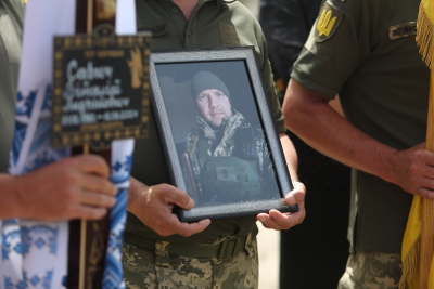 У Тернополі попрощалися з 42-річним воїном Віталієм Савичем (фоторепортаж)