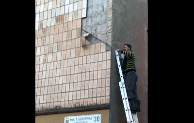 На Тернопільщині обвалюється будинок (відео)