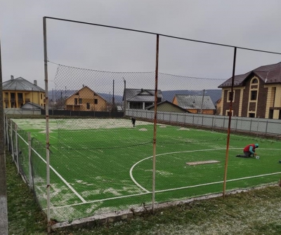 На Тернопільщині облаштували штучне покриття стадіону, вартістю у пів мільйона (фото)
