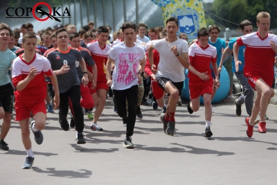 У Тернополі сьогодні відбувся масовий забіг школярів (фоторепортаж)