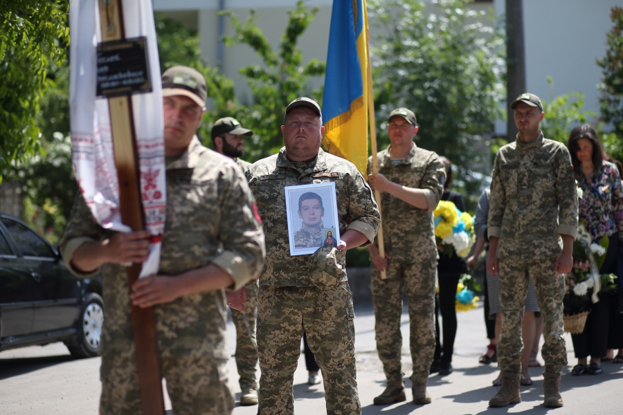 У Тернополі попрощалися з Ігорем Гесюком, який загинув, захищаючи Україну (фоторепортаж)