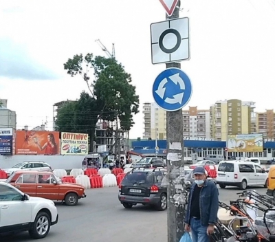 У Тернополі на перетині вулиць Шептицького - Оболоня - Білогірська влаштовують постійний круговий рух транспорту