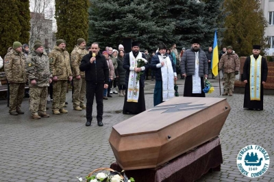 Шумщина на колінах зустріла загиблого 20-річного Героя Микиту Бєлякова