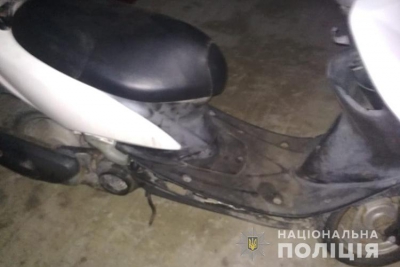 Не впорався з керуванням і врізався в бетонну огорожу: на Тернопільщині у ДТП потрапив скутерист