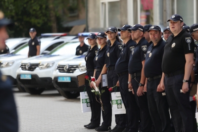 Автомобілі та грамоти: поліцейських Тернопільщини привітали з професійним святом (фоторепортаж)