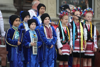 У центрі Тернополя виступають «Ходаки», щоб допомогти ЗСУ (фоторепортаж)