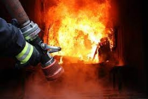 Пожежа у багатоповерхівці Тернополя: евакуювали двадцятьох мешканців будинку, одна жінка загинула