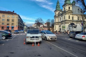 У центрі Тернополя водій іномарки збив пішохода