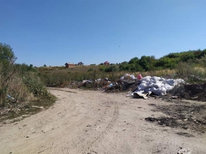 На Тернопільщині за кілометр від сміттєзвалища утворили ще одне - стихійне (фотофакт)