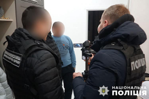 Троє &quot;бізнесменів&quot; з Тернопільщини переправляли за кордон чоловіків, видаючи їх за водіїв гуманітарних вантажів