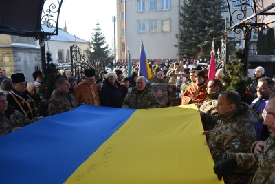 У громаді на Тернопільщині в останню дорогу провели воїна Михайла Старошевського