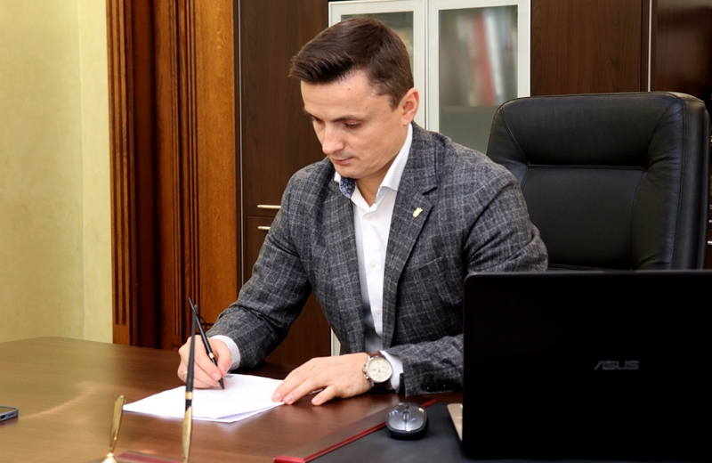 Михайло Головко підписав звернення до президента щодо повернення звання Героя України Бандері та Шухевичу