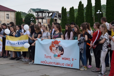 На Тернопільщині пройшла хресна хода на захист сімейних цінностей
