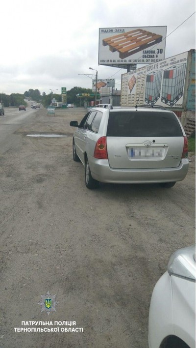 У Тернополі оштрафували водія, який незаконно використовував спецсигнал
