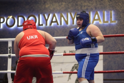 У Тернополі зійшлися в двобоях кращі боксерки України (фоторепортаж)