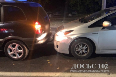 У Тернополі п’яна водійка вчинила ДТП та розбила вікно в патрульному авто