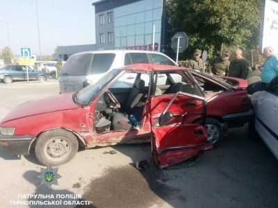 Чотири розтрощених автомобілі та травмовані люди - наслідки ДТП у Тернополі