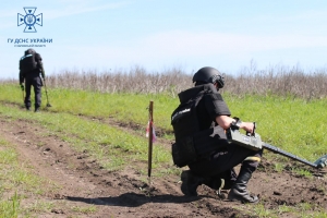 Тернопільські піротехніки продовжують розміновувати територію Харківщини