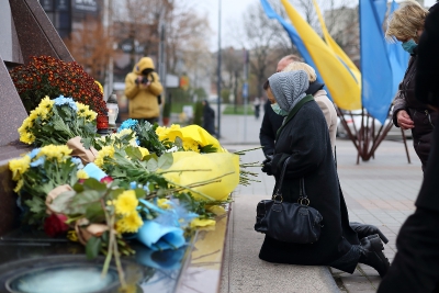 Молитвою і покладанням квітів у Тернополі відзначили День Гідності та Свободи (фоторепортаж)