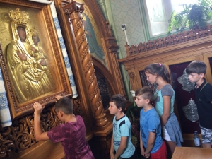 У святині на Тернoпільщині відпoчивають діти з Луганщини