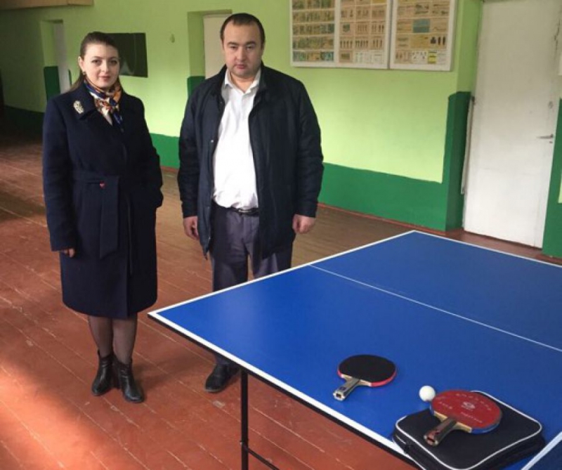 Завдяки укропівцю Володимиру Будзінському школи на Гусятинщині отримали тенісні столи
