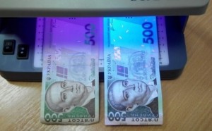 У Тернополі чоловік продав свій айфон за фальшиві гроші