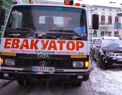 У Тернополі, автівки, які заважатимуть снігоочисній техніці відправлять на арештмайданчик