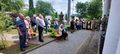 У громаді на Тернопільщині відкрили пам’ятну дошку полеглому воїну