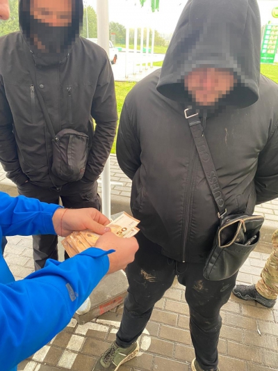 На Тернопільщині трьом чоловікам повідомлено про підозру у систематичному вимаганні коштів від перевізників