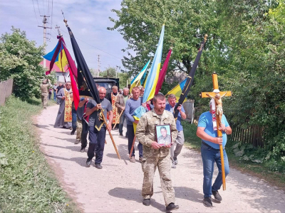 Громада Тернопільщини провела в останню дорогу захисника Володимира Вовчака