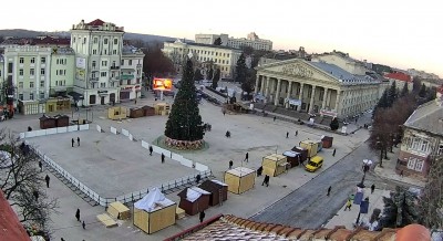 Ковзанка посеред площі - новорічно-різдвяне доповнення тернопільської ялинки (ФОТО)
