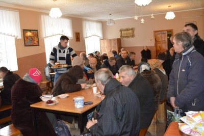 Потребуючі люди можуть безкоштовно харчуватися у благодійній їдальні Тернополя
