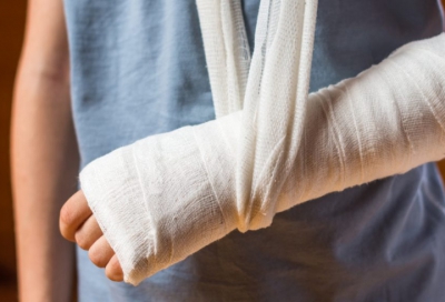 У Тернополі підліток зламав руку, падаючи з ліжка