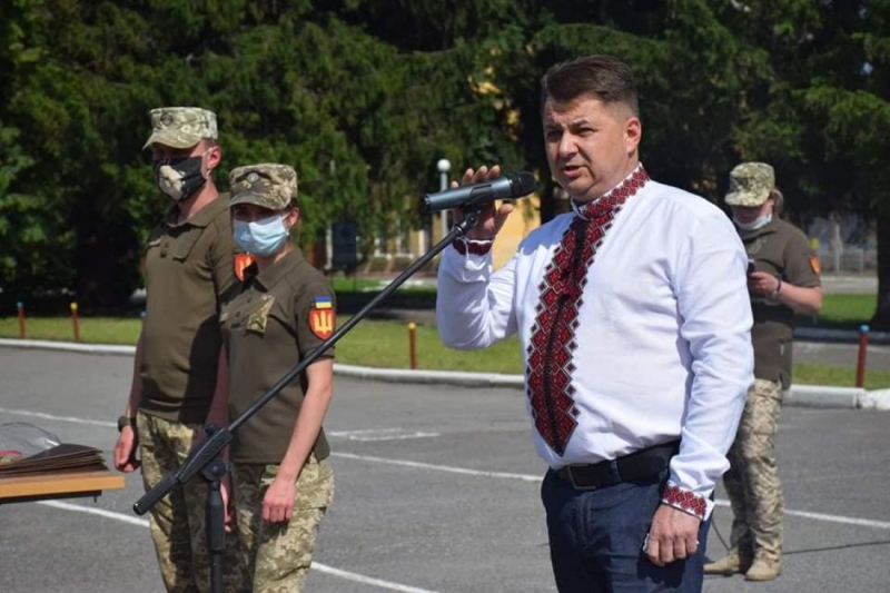 Віктор Овчарук привітав військовослужбовців 44 бригади із Днем Конституції (фото)