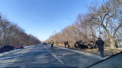 На трасі на Тернопільщині – аварія за участі трьох автівок (фото)