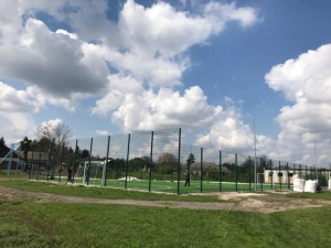 У громаді на Тернопільщині завершується будівництво футбольного поля зі штучним покриттям (фото)