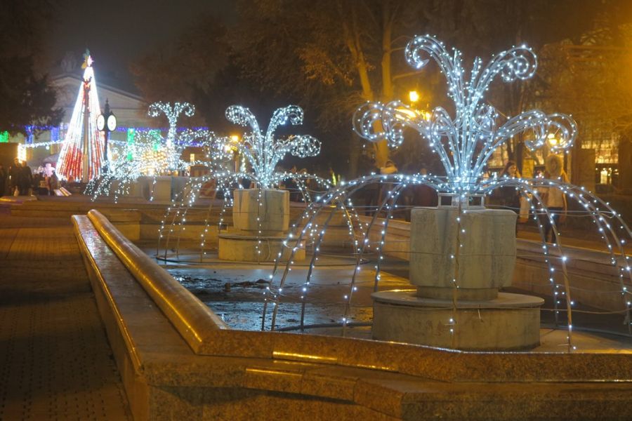 Замиготіли світлячки-ілюмінації святкового Тернополя