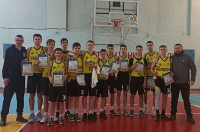 Тернопільські баскетболісти здобули «срібло» на чемпіонаті у сусідній області