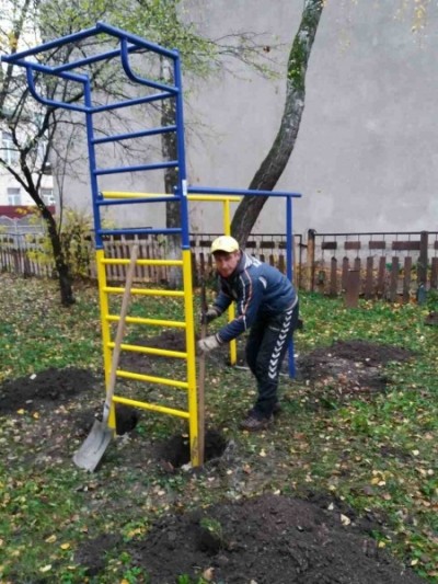 У Тернополі на Злуки облаштовують спортивний майданчик