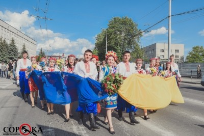 У Тернополі - масовий марш у вишиванках (фоторепортаж)