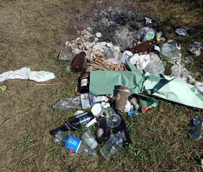 На Тернопільщині випускники залишили на природі купи сміття (фото)