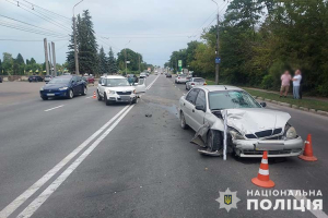 У Тернополі на Микулинецькій не розминулися два автомобілі