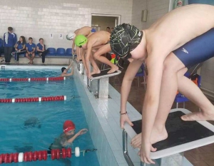Молоді плавці Тернопільщини отримали чимало нагород на обласних змаганнях